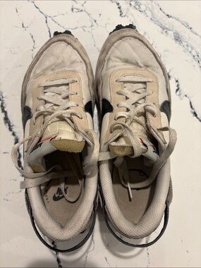 Nike Cream and Black Waffle Debut Sneakers 8.5